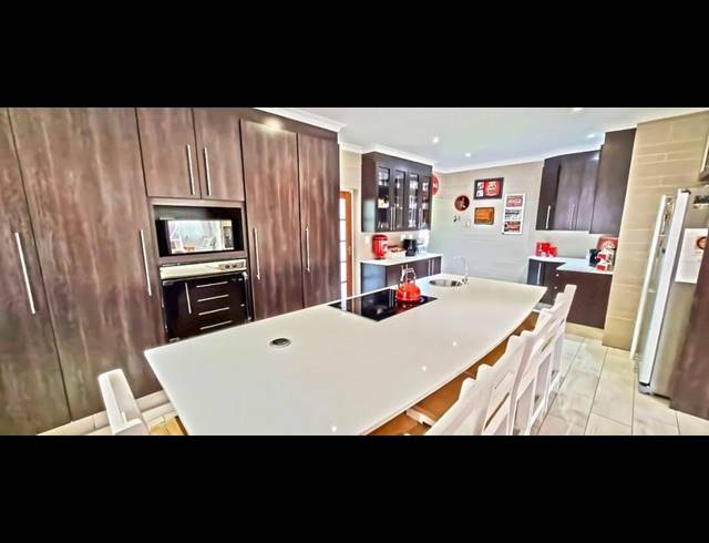 4 BEDROOM HOUSE FOR SALE IN FLORENTIA